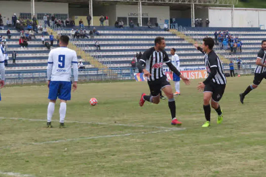 Wesley comemora primeiro gol pelo EC São Bernardo