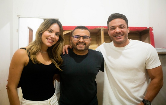 Wesley Safadão e Thyane visitam fã de Recife que terá casa reformada pelo WSolidário