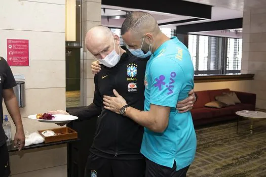 Jogadores que atuam no Brasil se juntam à seleção em Bogotá