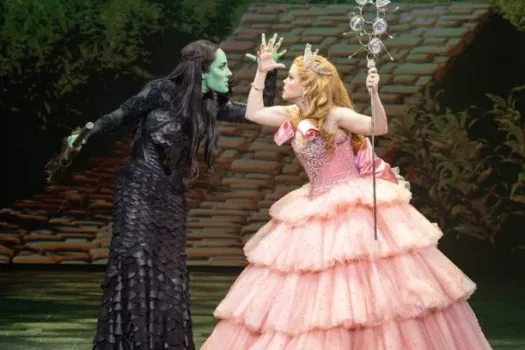 O Musical Wicked volta ao Brasil em março de 2023 no Teatro Santander