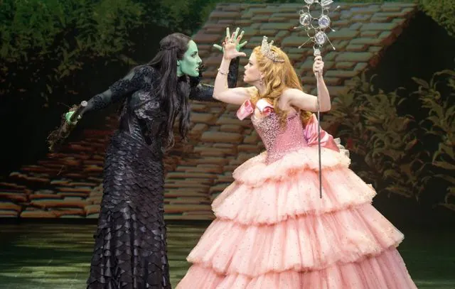 O Musical Wicked volta ao Brasil em março de 2023 no Teatro Santander