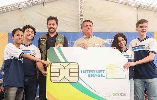 Governo inaugura praça com conexão wi-fi em Natal