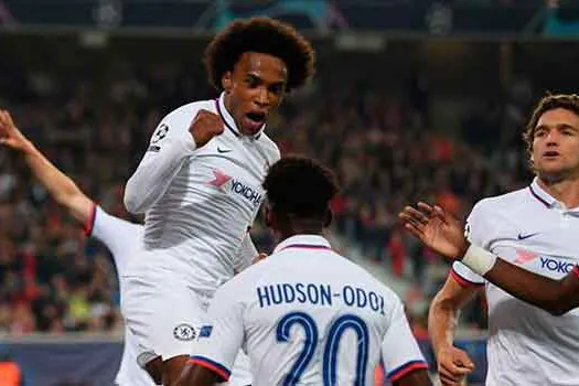 Willian completou 300 partidas com a camisa dos Blues fazendo gol