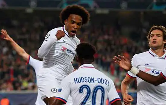 Willian completou 300 partidas com a camisa dos Blues fazendo gol