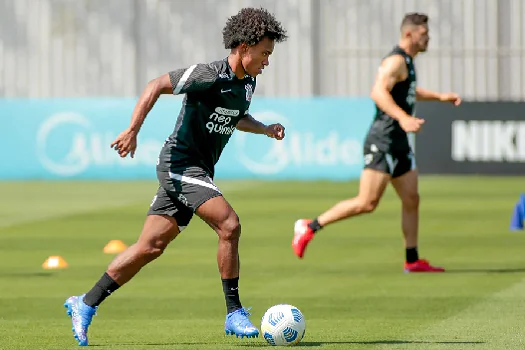 Willian desfalca o Corinthians no clássico contra o Santos para aprimorar físico