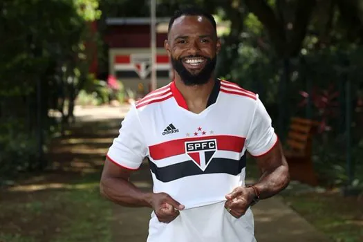 William passa por cirurgia no joelho e pode desfalcar o São Paulo por até 6 meses