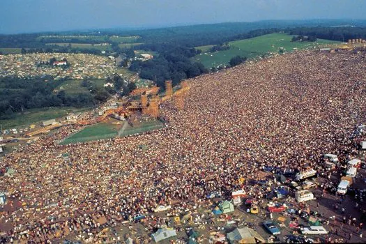 Festival de Woodstock é celebrado em documentário inédito no Brasil