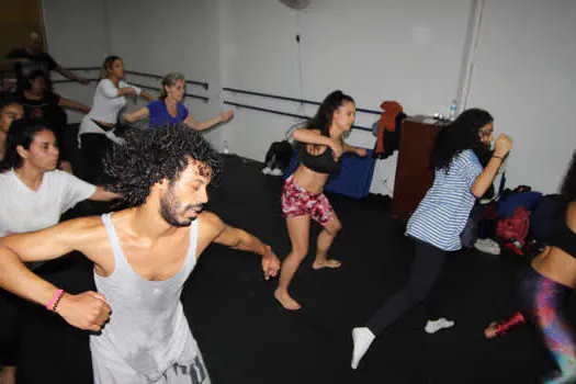 Alunos da Escola Municipal de Dança participam de Workshop