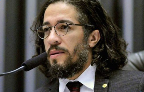 Jean Wyllys cita ameaças e abre mão de assumir terceiro mandato