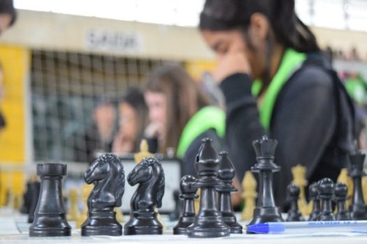 Campeonato de xadrez recebe competidores estudantes da rede