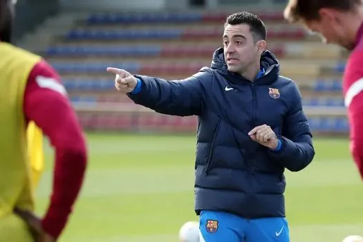 Xavi se junta ao Barça nos EUA após problemas com visto por ter visitado o Irã