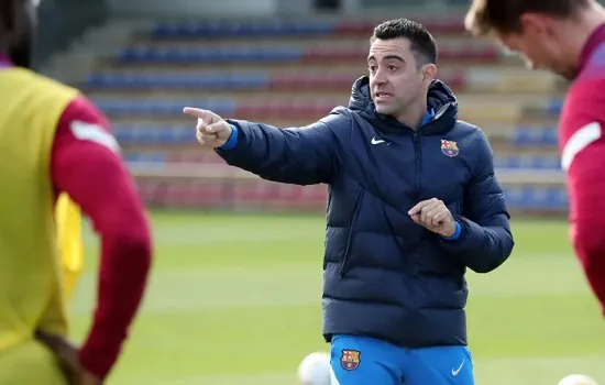 Xavi se junta ao Barça nos EUA após problemas com visto por ter visitado o Irã