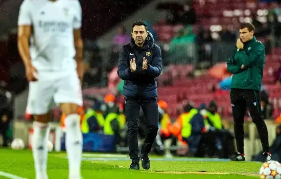 Xavi admite pressão com Real em alta: “Barcelona tem de voltar a ganhar títulos”