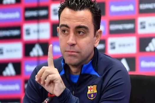 Xavi discorda de ‘pessimismo’ de Guardiola sobre combate ao racismo na Espanha