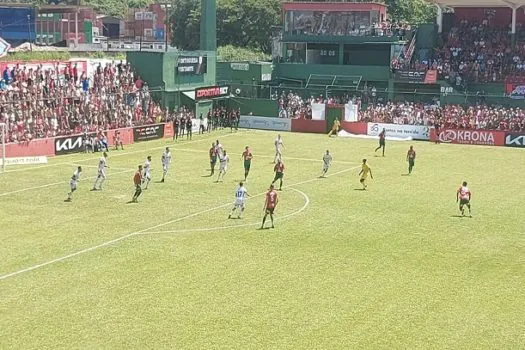 XV de Piracicaba vence Santista e larga na frente nas quartas do Paulista A2