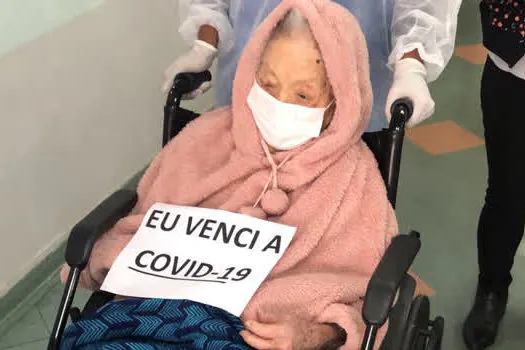 Idosa de 107 anos deixa Hospital de Campanha de São Caetano curada da covid-19