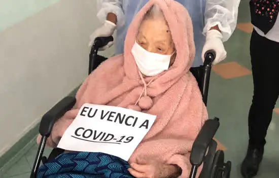 Idosa de 107 anos deixa Hospital de Campanha de São Caetano curada da covid-19