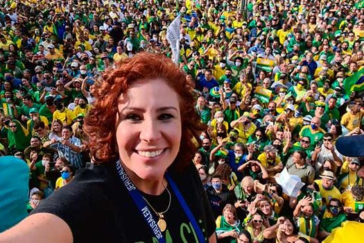 Manifestantes que defendem governo Bolsonaro lotam a Avenida Paulista