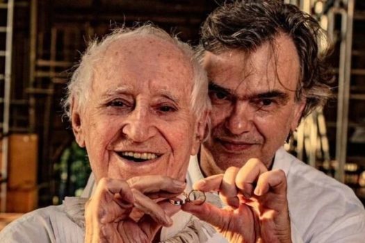 Aos 86 anos, Zé Celso se casa com o diretor Marcelo Drummond