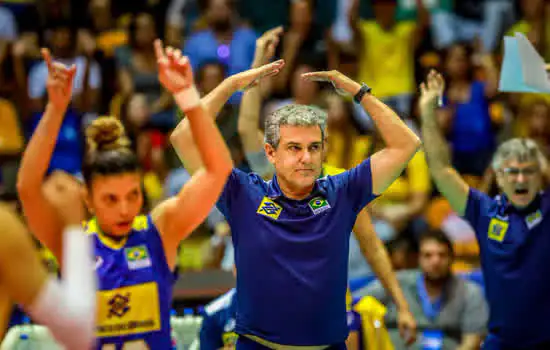 Zé Roberto exalta vaga da seleção feminina de vôlei ao Jogos de Tóquio-2020