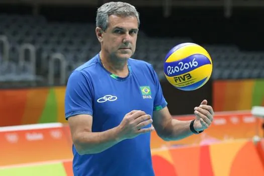 Após revés para China no vôlei, Zé Roberto cobra foco da seleção: ‘Precisamos evoluir’