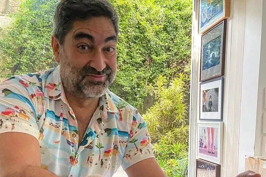 Zeca Camargo relembra as músicas que marcaram as aberturas de novelas no “Replay”