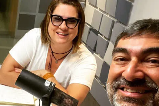 Zeca Camargo e Lu Dias relembram músicas que são cantadas erradas no “Replay”