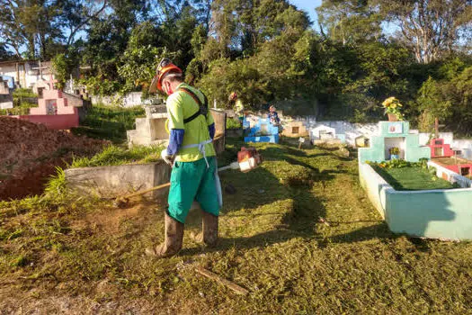 Ribeirão Pires executa serviços de zeladoria no Cemitério Municipal