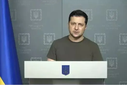 Zelensky diz que forças russas estão deixando ‘desastre’ e alerta sobre minas