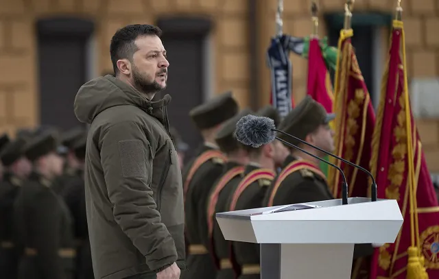 Guerra com Rússia completa um ano e Zelensky promete vitória aos ucranianos