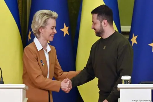 Zelensky e Ursula von der Leyen discutem pacote de sanções da UE contra Rússia