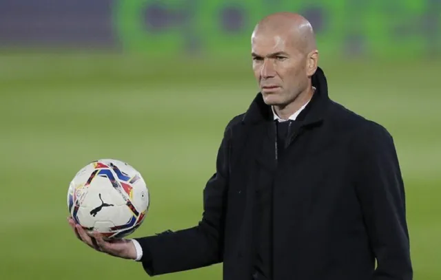 Dirigente francês pede desculpas a Zidane: ‘Comentários desajeitados’