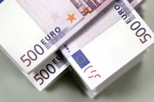 Déficit comercial da zona do euro recua a 15,2 bilhões de euros em novembro